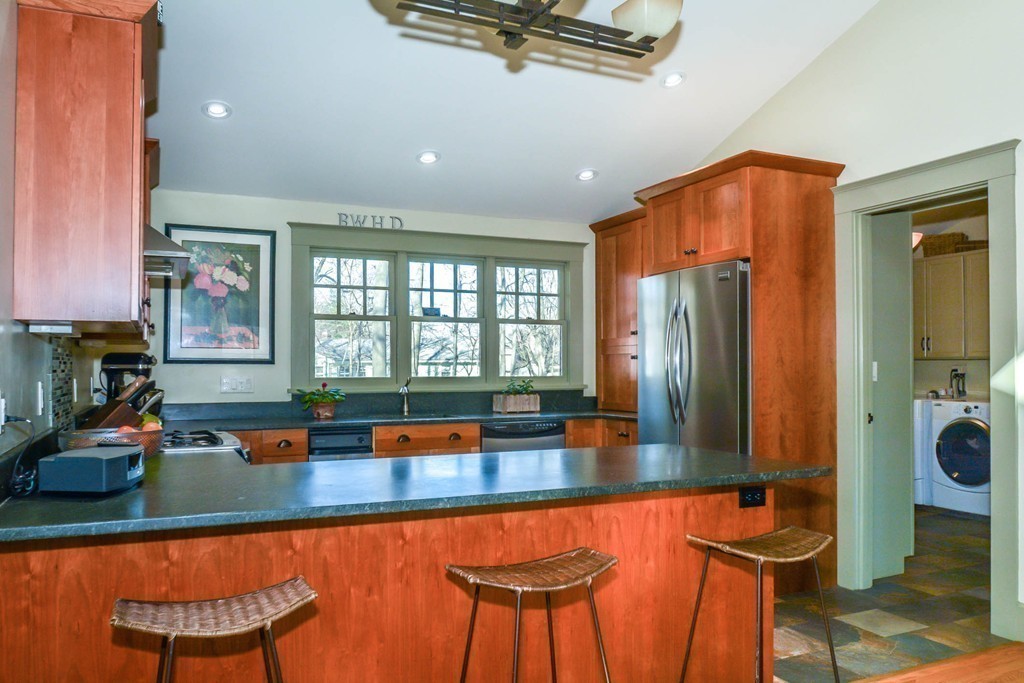 129 Howard Street Reading, MA 01867 - Photo 11 of 30 Gallery Image 11