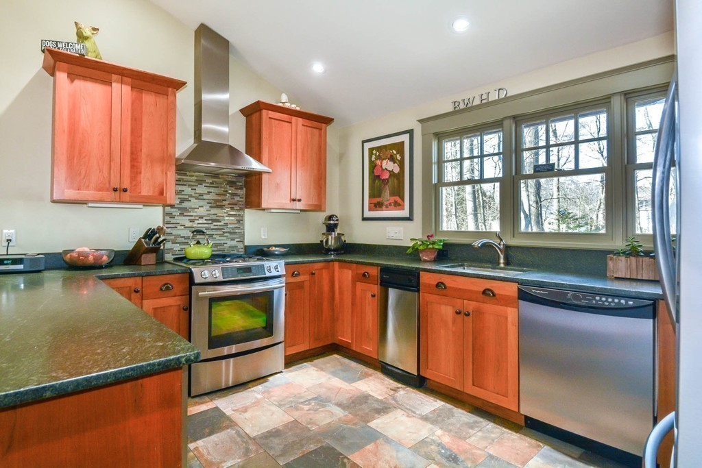 129 Howard Street Reading, MA 01867 - Photo 12 of 30 Gallery Image 12