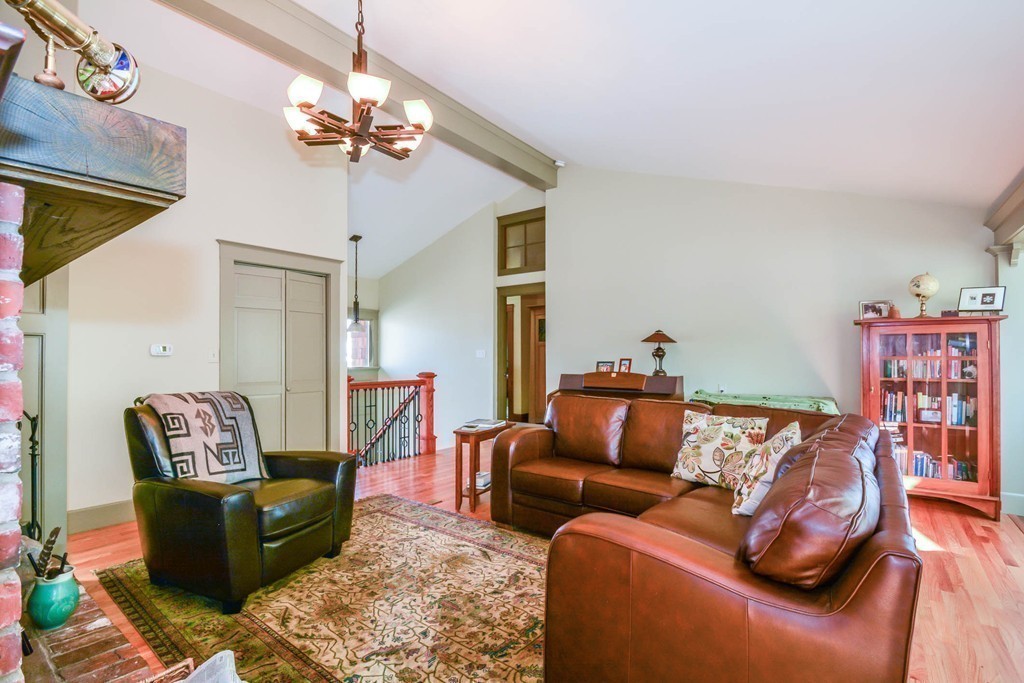 129 Howard Street Reading, MA 01867 - Photo 5 of 30 Gallery Image 5