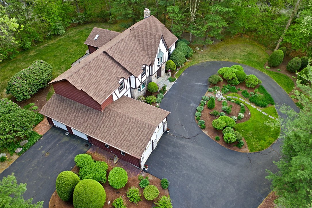8 Wingate Road Lincoln, RI 02865 - Photo 3 of 41 Gallery Image 3