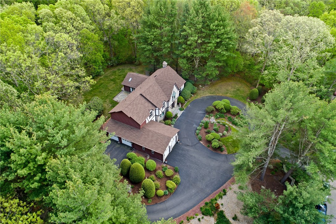 8 Wingate Road Lincoln, RI 02865 - Photo 4 of 41 Gallery Image 4