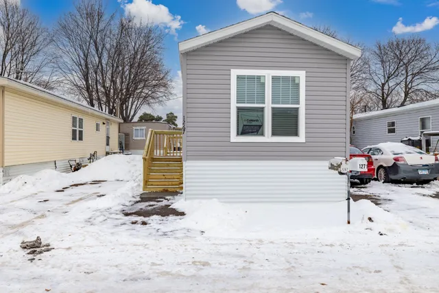 $99,900 | 1267 Onondaga Street Northeast, Fridley, MN 55432