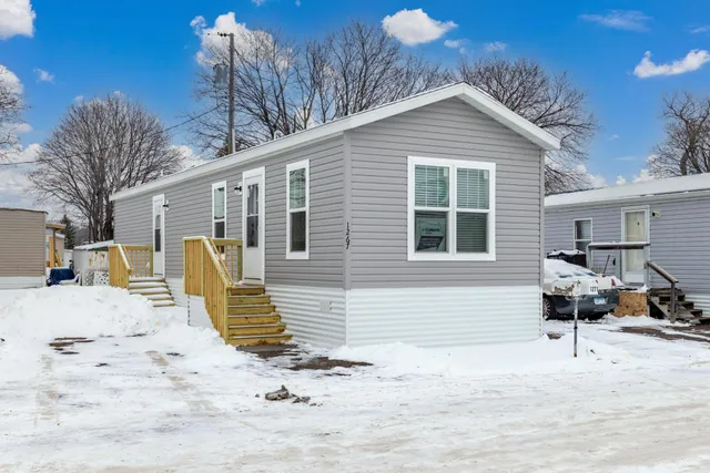 $99,900 | 1267 Onondaga Street Northeast, Fridley, MN 55432