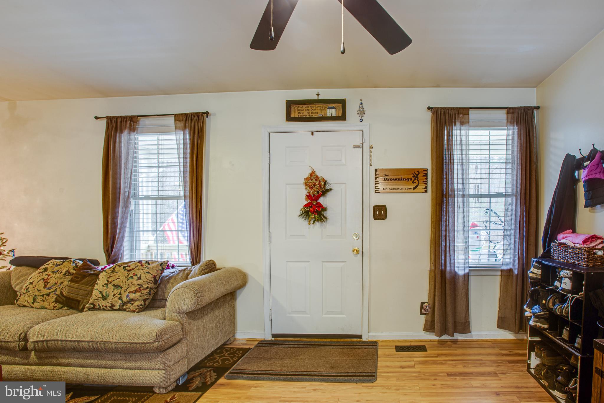 136 Quarry Road Stafford, VA 22554 - Photo 2 of 54 Living room