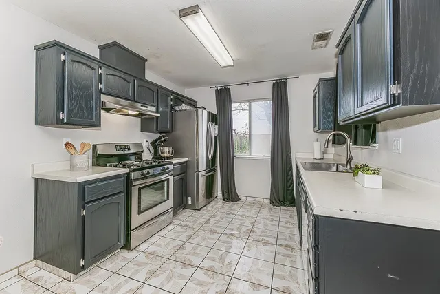 $410,000 | 201 Exie Lane, Dinuba, CA 93618