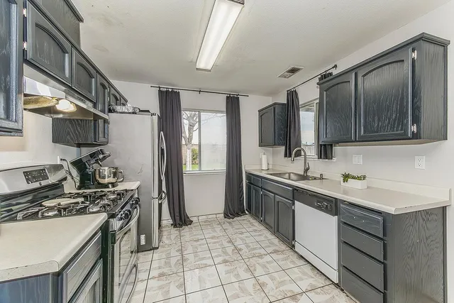 $410,000 | 201 Exie Lane, Dinuba, CA 93618