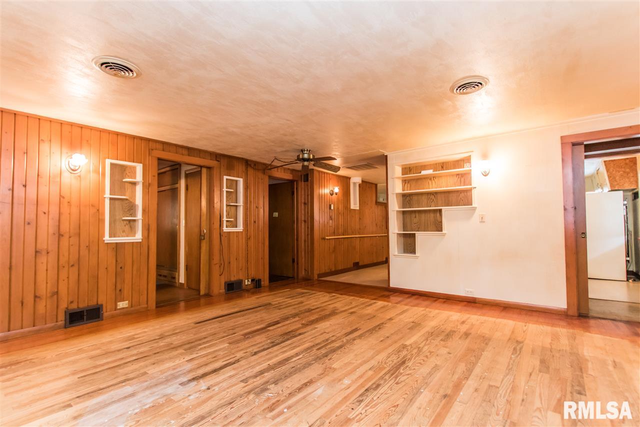 229 North Elmwood Road Farmington, IL 61531 - Photo 7 of 34 Gallery Image 7