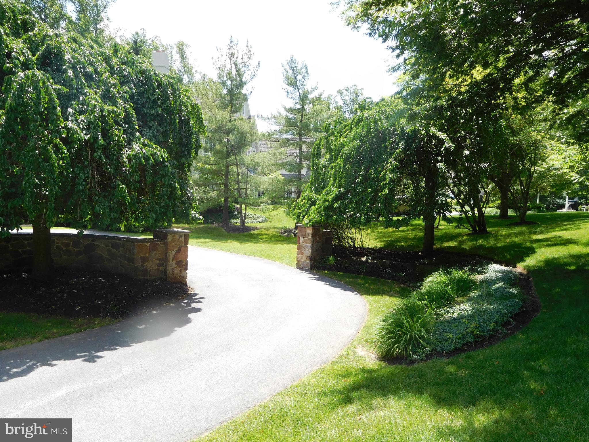 133 Brooke Farm Road Wayne, PA 19087 - Photo 36 of 45 Driveway