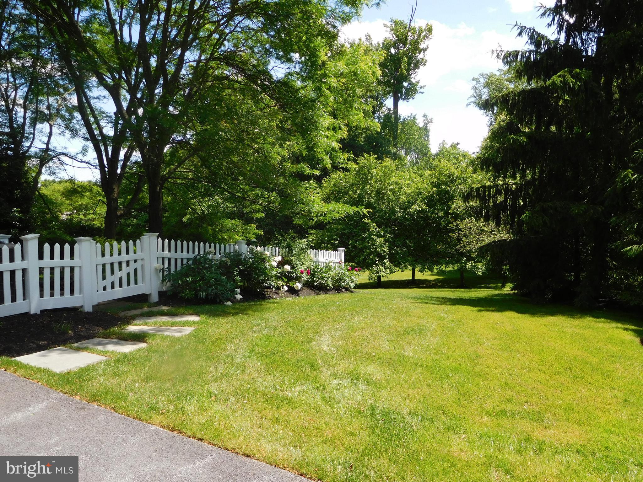 133 Brooke Farm Road Wayne, PA 19087 - Photo 41 of 45 Side Yard