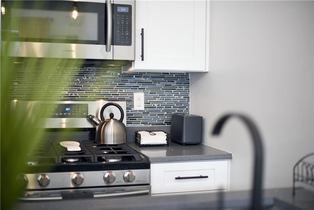 103 57th Street Pittsburgh, PA 15201 - Photo 20 of 49 a close view of stove