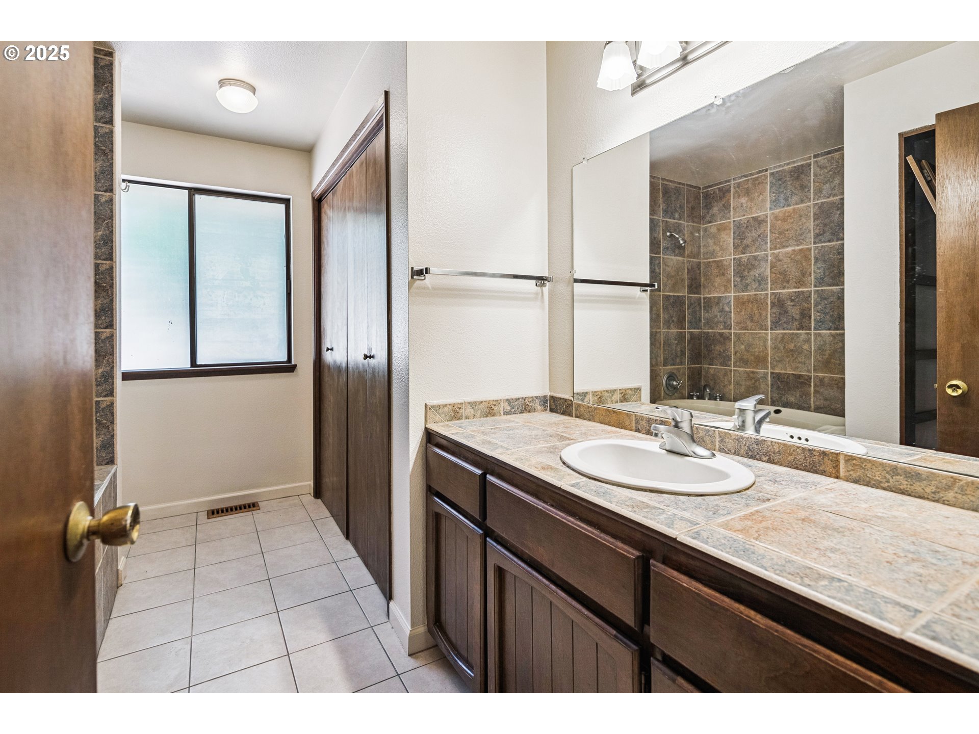 4585 Southwest Homesteader Road Wilsonville, OR 97070 - Photo 11 of 38