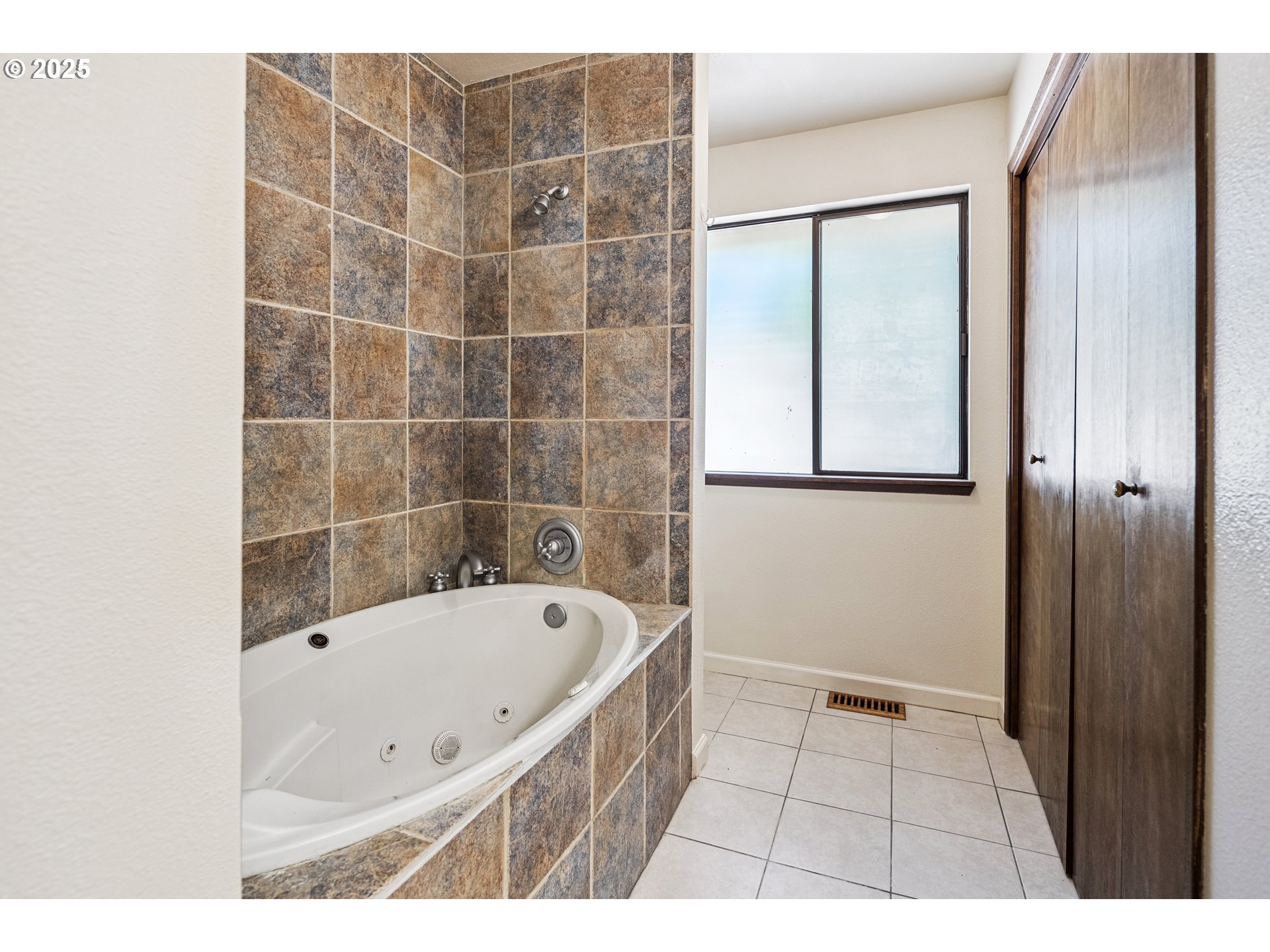 4585 Southwest Homesteader Road Wilsonville, OR 97070 - Photo 12 of 38
