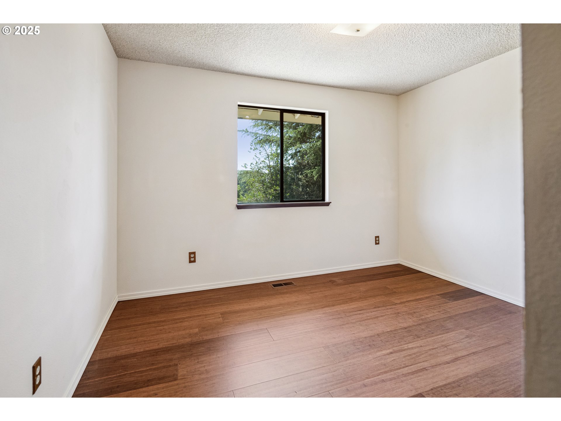 4585 Southwest Homesteader Road Wilsonville, OR 97070 - Photo 13 of 38