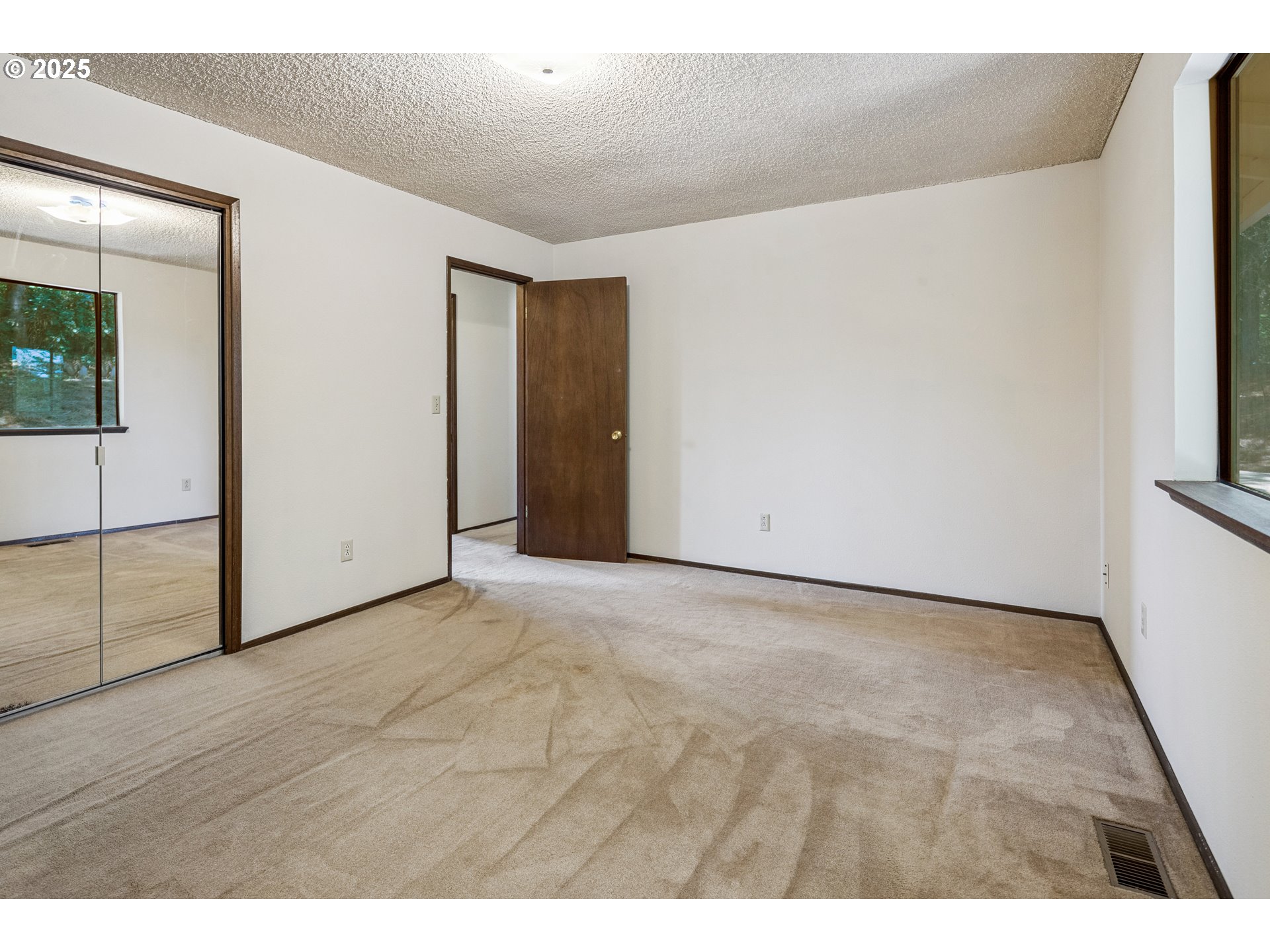 4585 Southwest Homesteader Road Wilsonville, OR 97070 - Photo 14 of 38