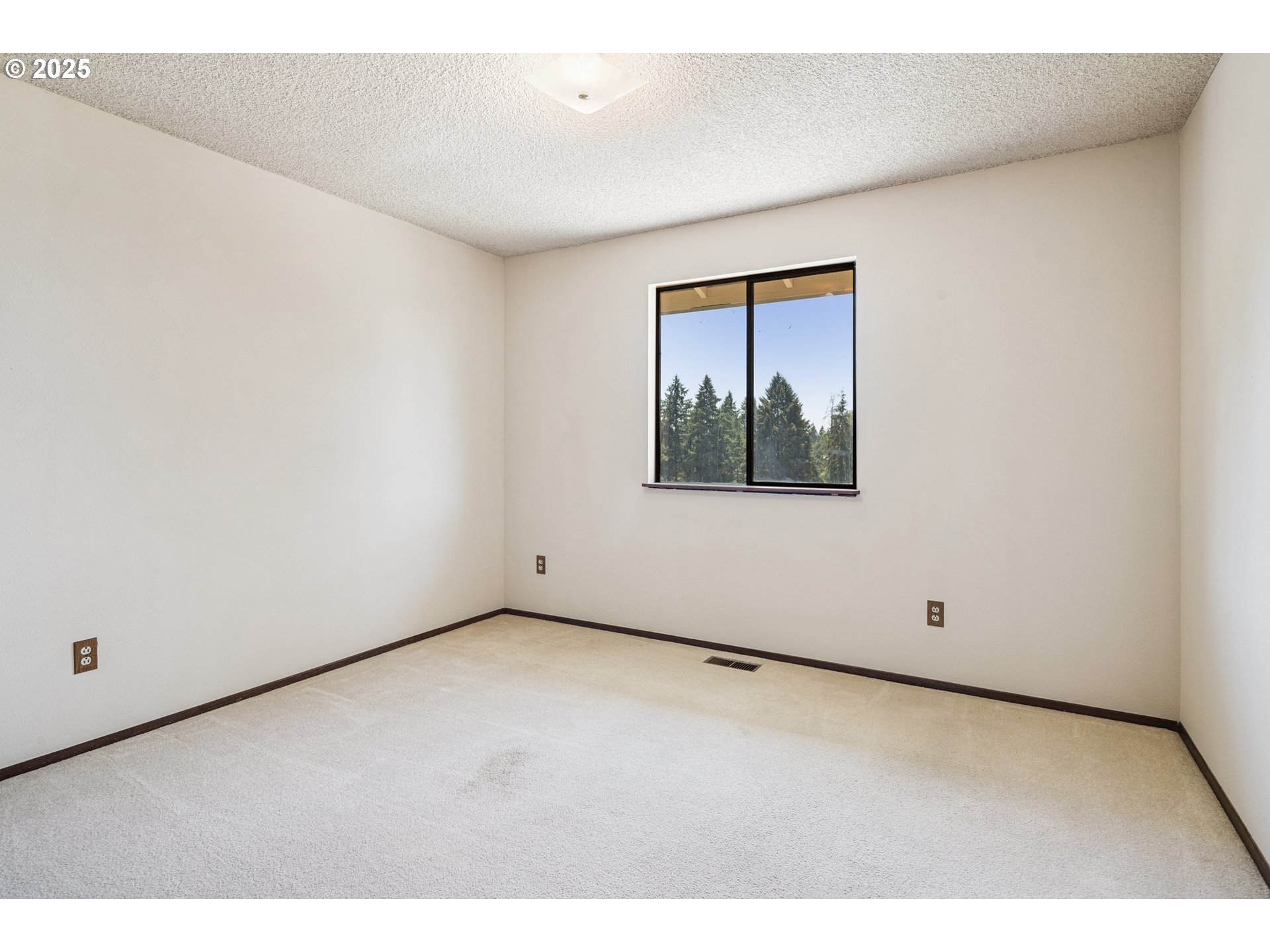 4585 Southwest Homesteader Road Wilsonville, OR 97070 - Photo 15 of 38