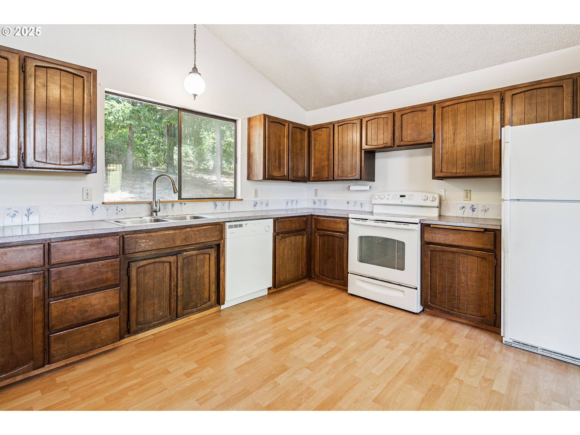 4585 Southwest Homesteader Road Wilsonville, OR 97070 - Photo 10 of 38