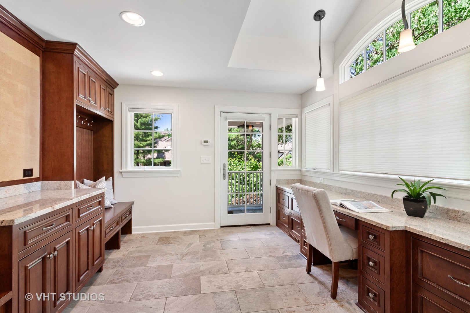 25 South County Line Road Hinsdale, IL 60521 - Photo 14 of 44 a spacious bathroom with a granite countertop sink a mirror and a bathtub
