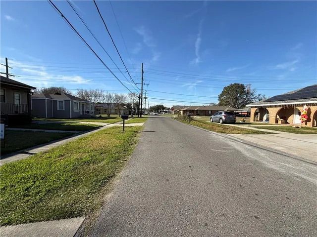 $210,000 | 204 East Urquhart Street, Chalmette, LA 70043