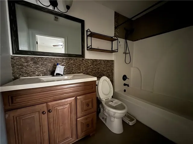 $210,000 | 204 East Urquhart Street, Chalmette, LA 70043