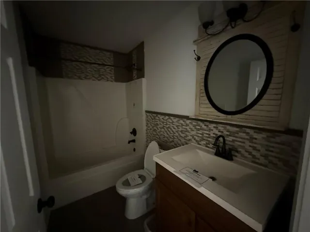 $210,000 | 204 East Urquhart Street, Chalmette, LA 70043