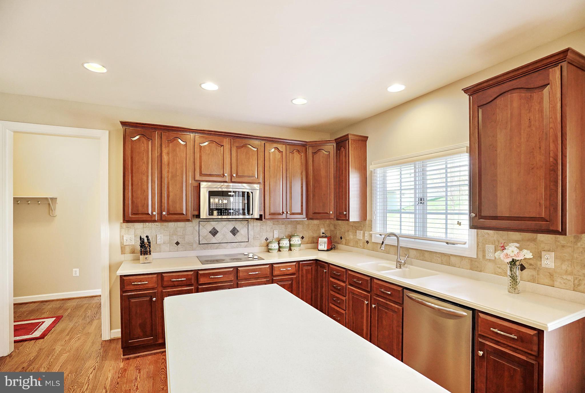 13919 Bromfield Road Germantown, MD 20874 - Photo 12 of 30 Kitchen