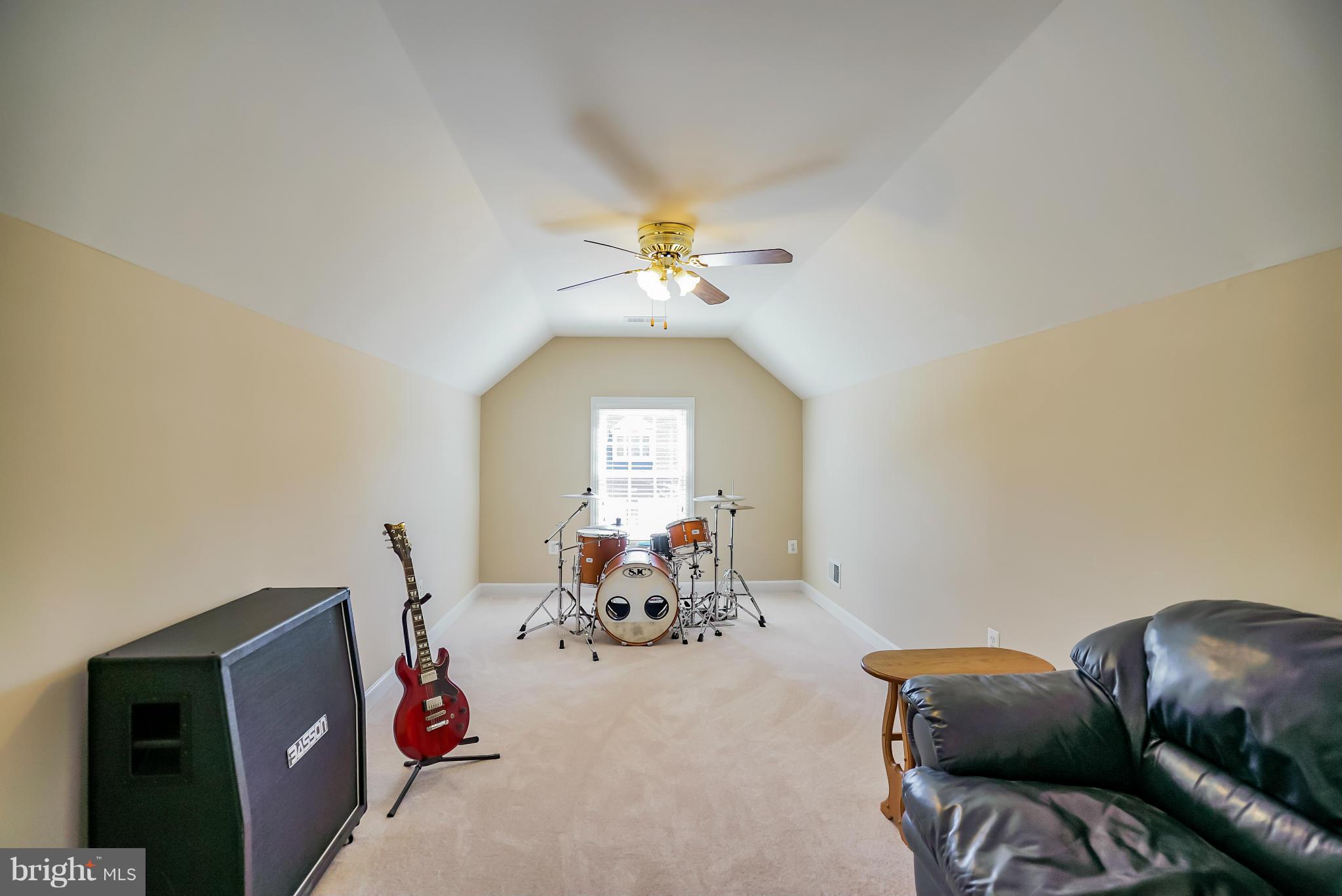 13919 Bromfield Road Germantown, MD 20874 - Photo 24 of 30 Bonus room on second level
