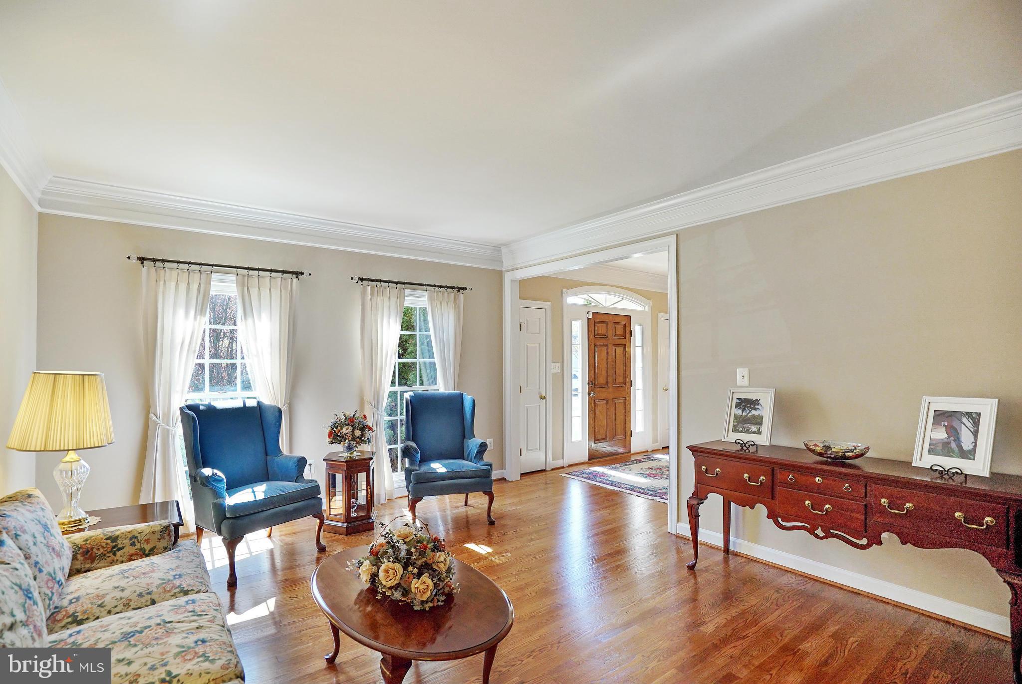 13919 Bromfield Road Germantown, MD 20874 - Photo 4 of 30 Living Room