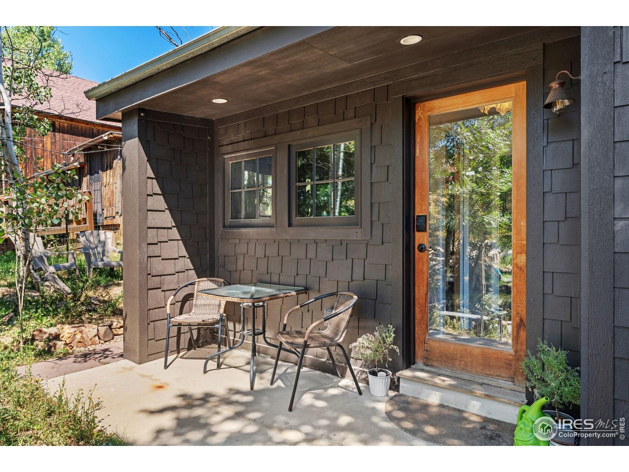 501 Main Street Boulder, CO 80302 - Photo 31 of 45 a view of a patio with table and chairs with wooden floor and plants