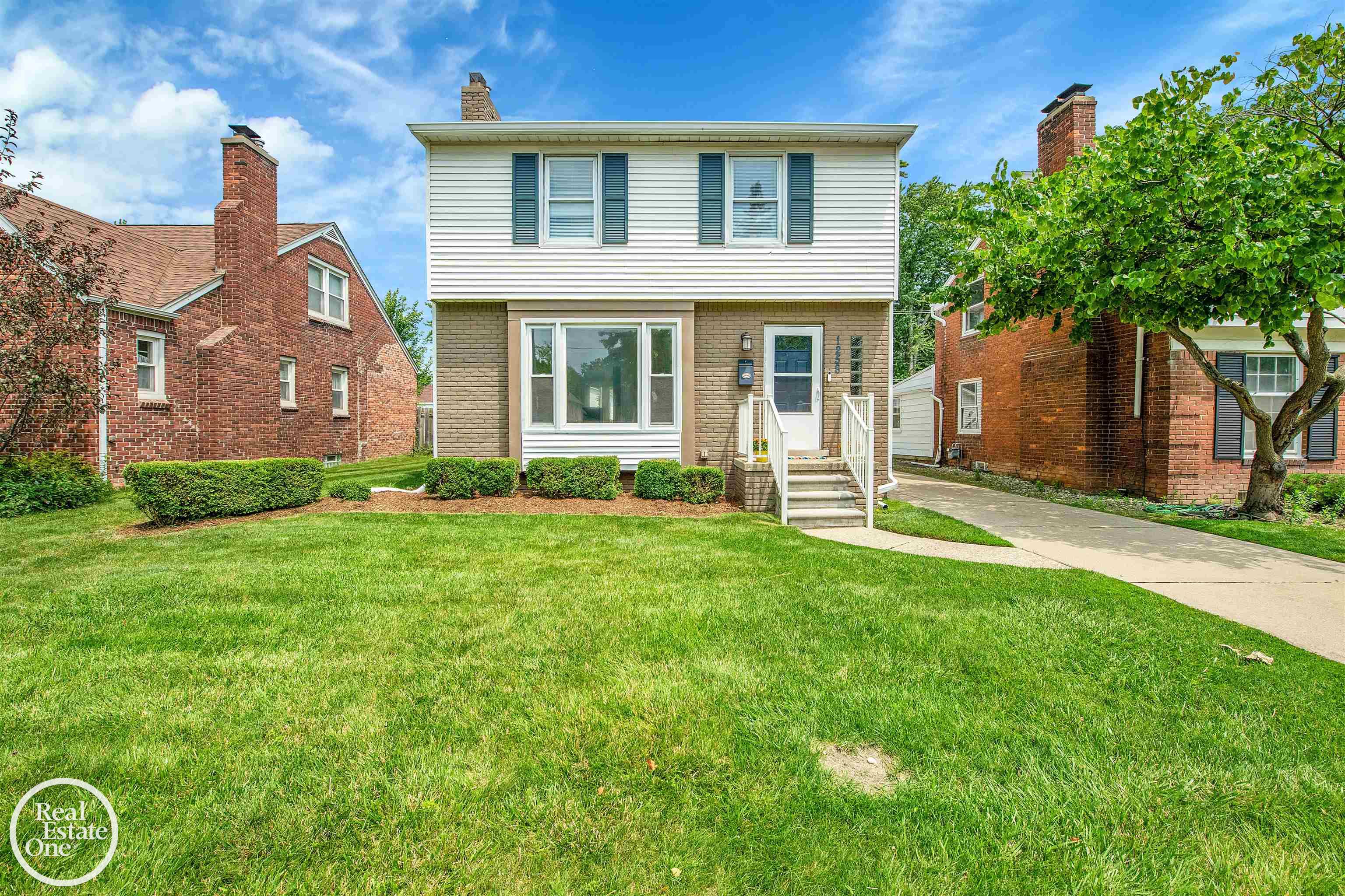 1258 Hampton Road Grosse Pointe Woods, MI 48236 - Photo 1 of 37