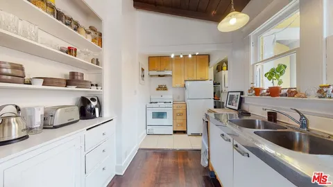 $3,600 | 402 North Venice Boulevard, Unit B, Venice, CA 90291