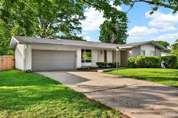 $250,000 | 3255 Classic Drive, Florissant, MO 63033