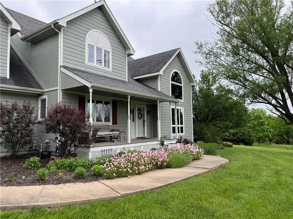 $895,000 | 14976 150th Street, Bonner Springs, KS 66012