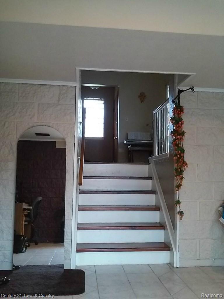 18050 Rainbow Road Fraser, MI 48026 - Photo 17 of 42 18.jpg