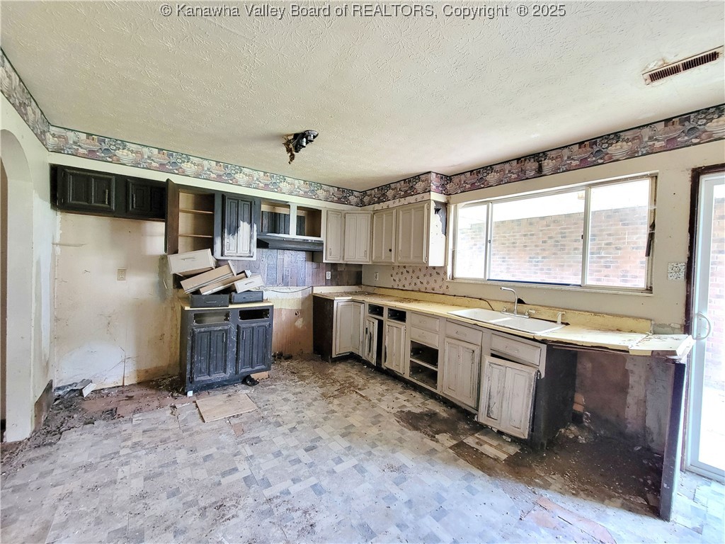 5247 Doc Bailey Road Charleston, WV 25313 - Photo 8 of 20 Gallery Image 8