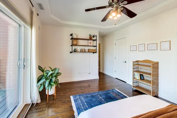 $599,900 | 2332 West Belmont Avenue, Unit 4, Chicago, IL 60618