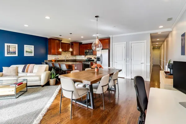 $599,900 | 2332 West Belmont Avenue, Unit 4, Chicago, IL 60618