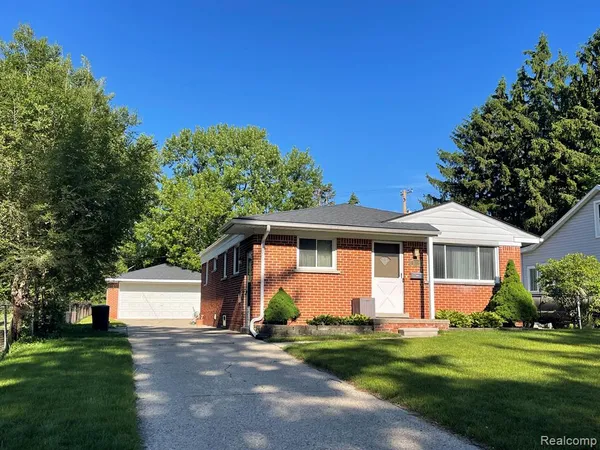 $2,250 | 2609 Maplewood Avenue, Royal Oak, MI 48073