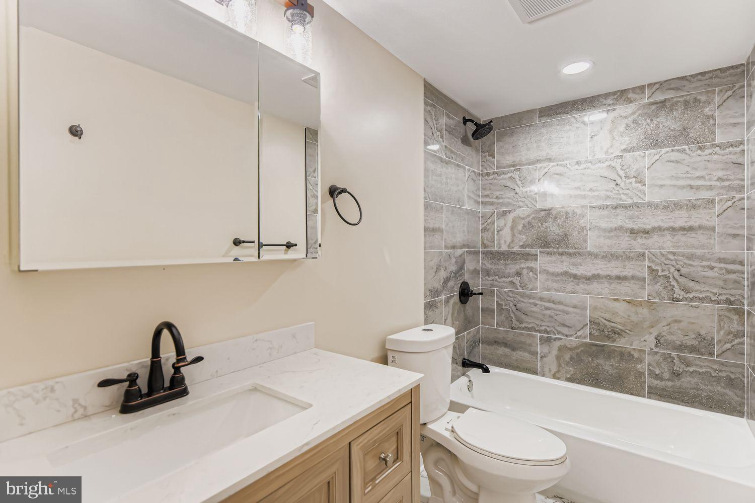 719 South Marlyn Avenue Baltimore, MD 21221 - Photo 23 of 39 a bathroom with a sink a toilet and a bathtub