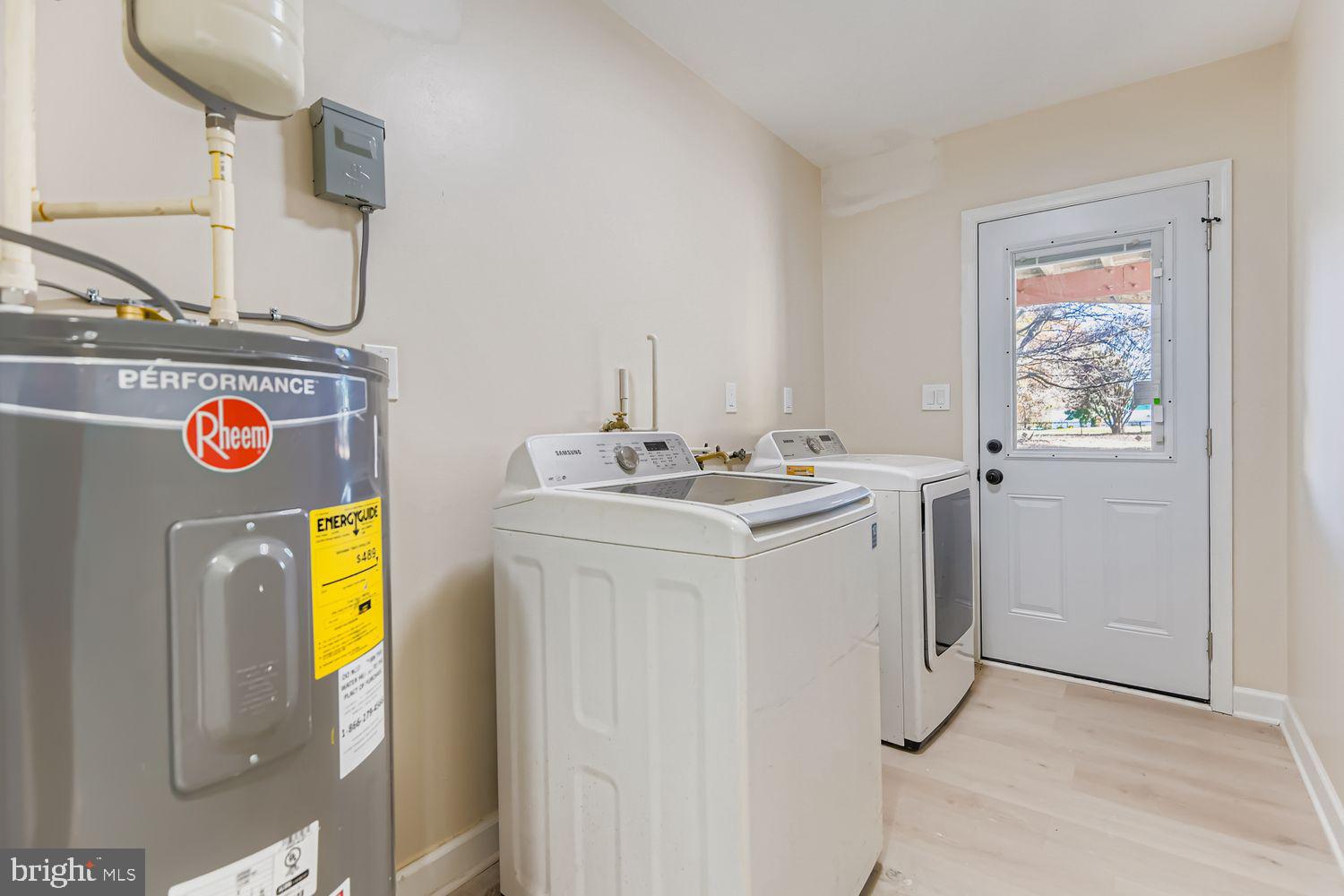 719 South Marlyn Avenue Baltimore, MD 21221 - Photo 29 of 39 a utility room with a washer and dryer