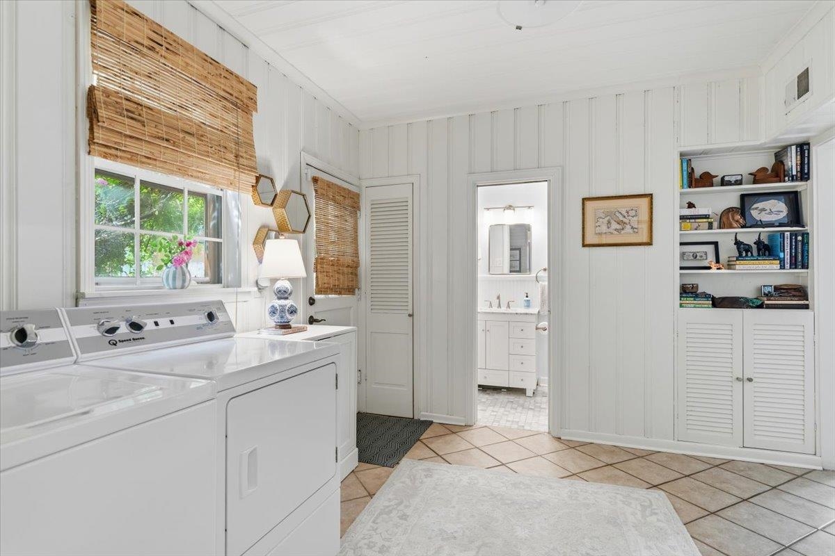 160 Picardy Street Memphis, TN 38111 - Photo 23 of 38 a spacious bathroom with a double vanity sink mirror and window