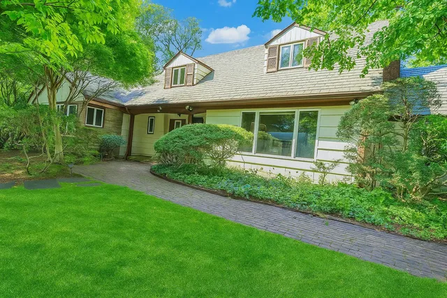 $8,000 | 17 Hilltop Drive West, Great Neck, NY 11021