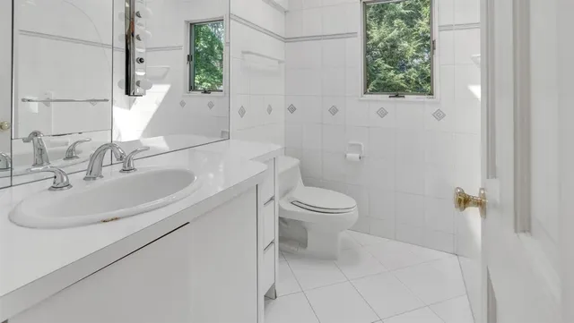 $8,000 | 17 Hilltop Drive West, Great Neck, NY 11021