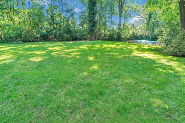 $8,000 | 17 Hilltop Drive West, Great Neck, NY 11021