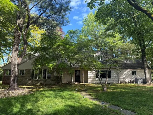 $8,000 | 17 Hilltop Drive West, Great Neck, NY 11021