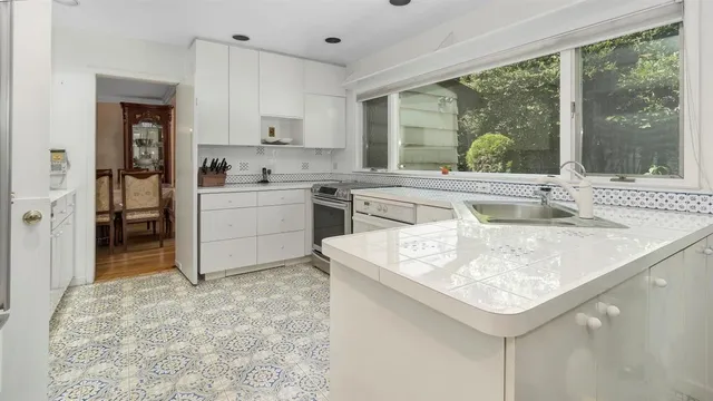 $8,000 | 17 Hilltop Drive West, Great Neck, NY 11021