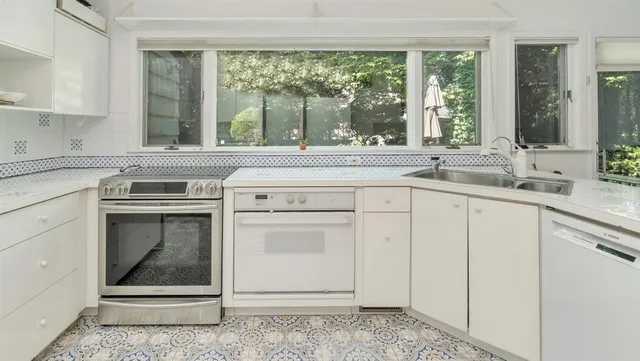 $8,000 | 17 Hilltop Drive West, Great Neck, NY 11021