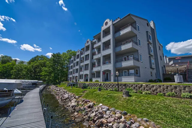 $254,900 | 530 East Hiawatha Drive, Unit 208, Wisconsin Dells, WI 53965