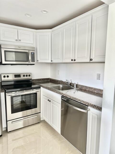 251 Brighton F Boca Raton, FL 33434 - Photo 2 of 24 Kitchen