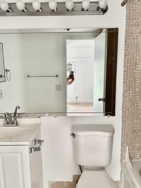 251 Brighton F Boca Raton, FL 33434 - Photo 9 of 24 Master Bathroom
