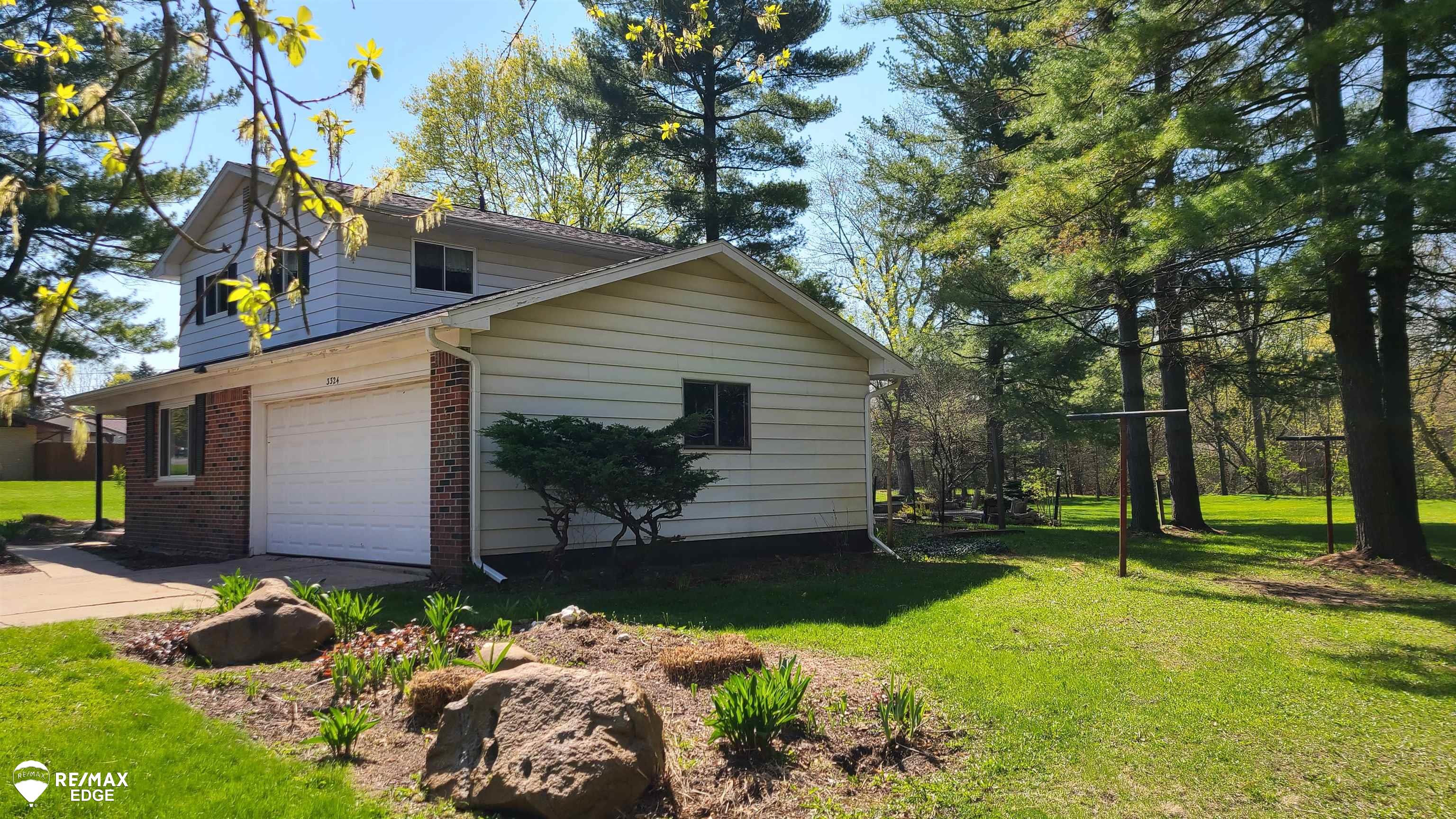 3324 Shannon Road Burton, MI 48529 - Photo 66 of 66 Sideyard